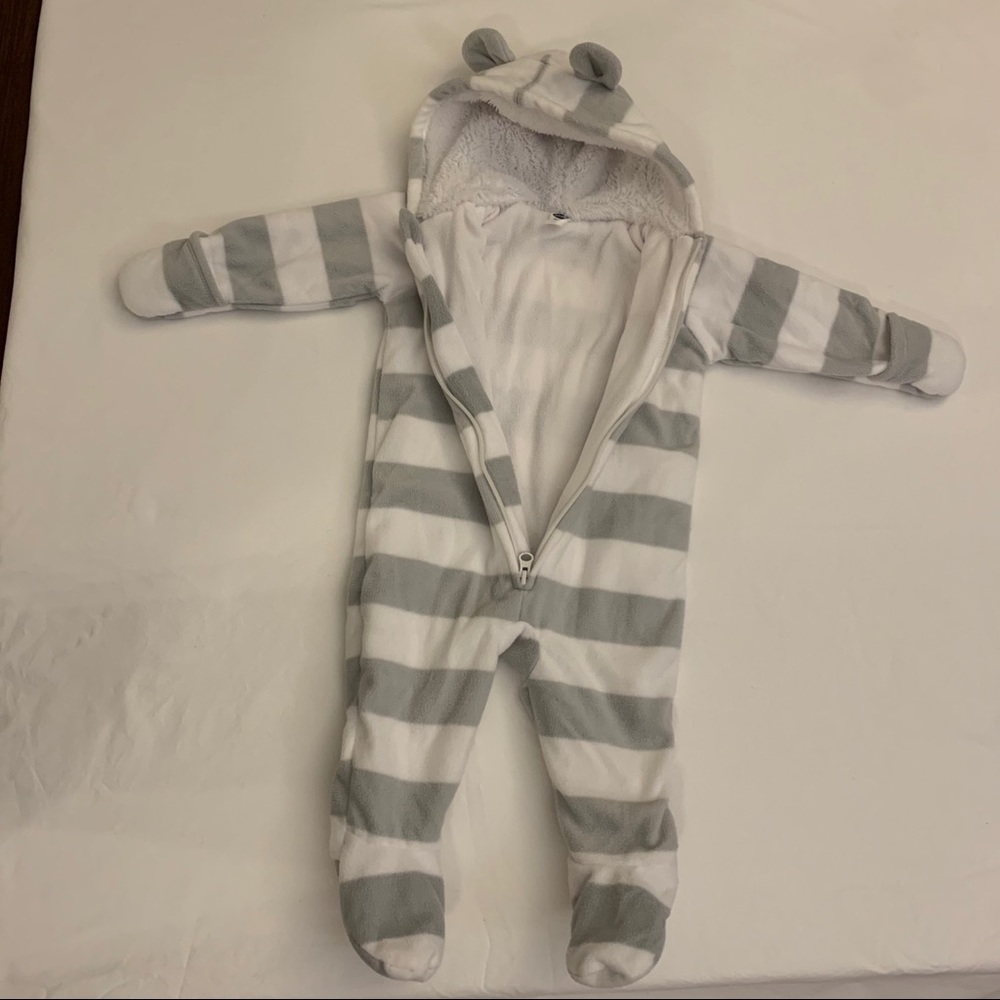 Old navy lined fleece cozy baby suit, ears on hood, bear suit, soft fuzzy, warm - Picture 2 of 6